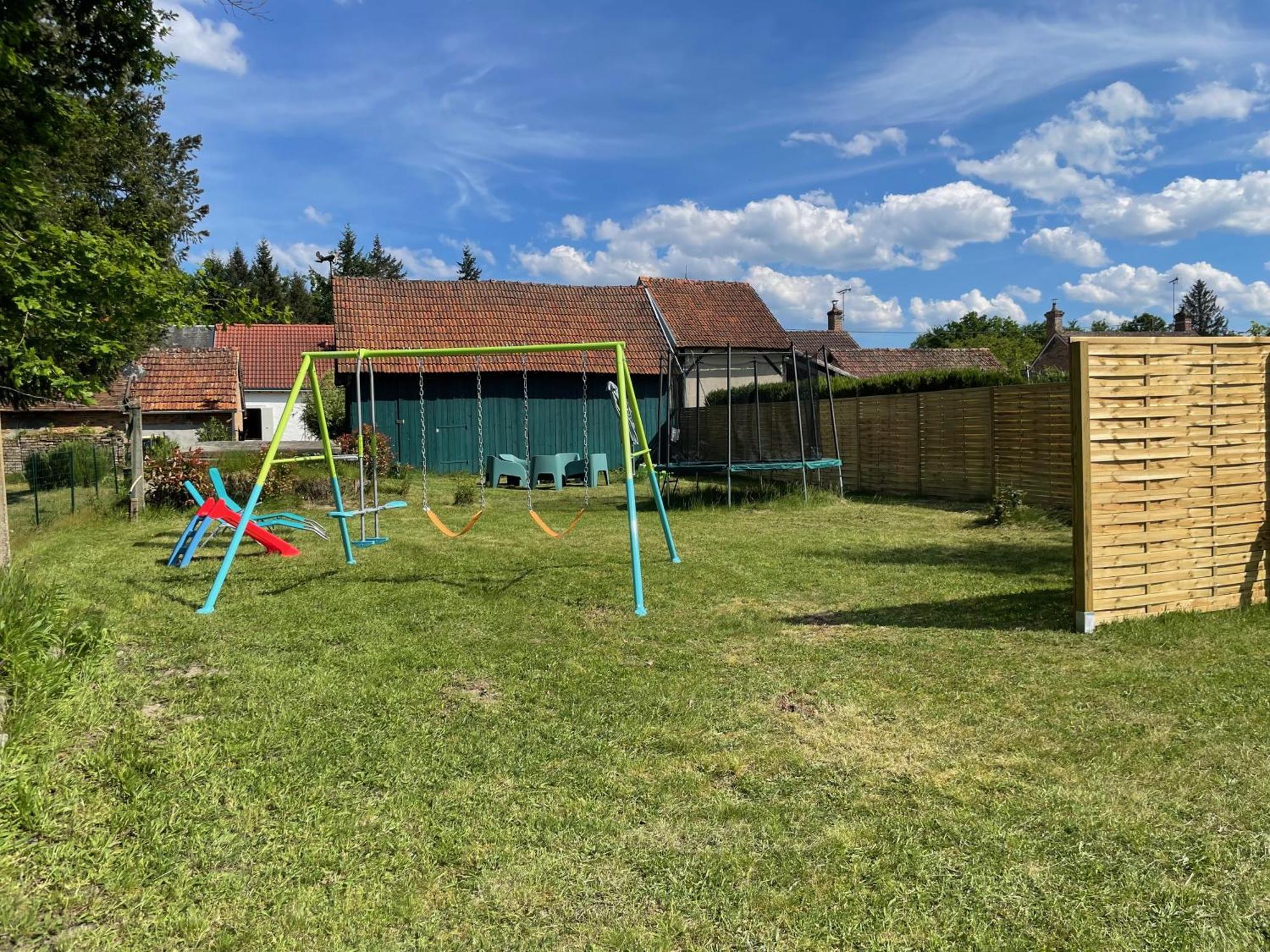 Le Cocoon D'Annabelle - Jolie Maison Avec Jeux Et Grand Jardin Pierrefitte-sur-Sauldre Екстериор снимка